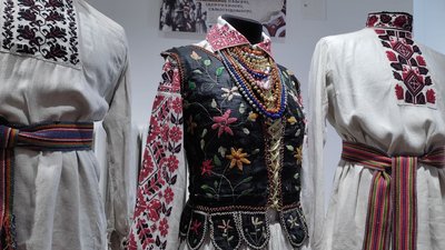 Як одягались наречена та наречений на Волині сто років тому Як одягались наречена та наречений на Волині сто років тому
