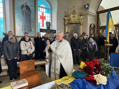 У Херсоні попрощались з військовим Юлієм Палошем У Херсоні попрощались з військовим Юлієм Палошем