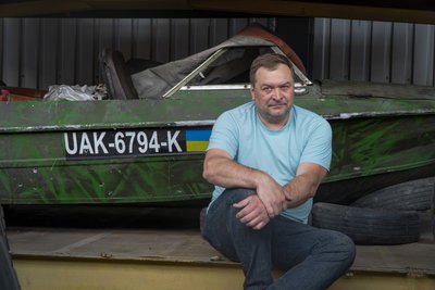 До музею "Машини часу" передали посічений уламками ракети РФ човен "Крим" До музею "Машини часу" передали посічений уламками ракети РФ човен "Крим"
