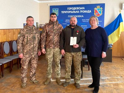 Оборонця з Вінниччини нагородили "Золотим хрестом" Оборонця з Вінниччини нагородили "Золотим хрестом"