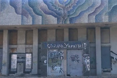 Кінотеатр "Космос" у Житомирі: як створювали мозаїчне панно на будівлі Кінотеатр "Космос" у Житомирі: як створювали мозаїчне панно на будівлі