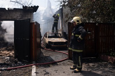 Атака РФ на Київщину: є загиблі і поранені. У Вишневому евакуюють людей через загрозу повторного вибуху Атака РФ на Київщину: є загиблі і поранені. У Вишневому евакуюють людей через загрозу повторного вибуху