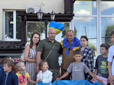 На Вінниччині зустріли звільненого з полону оборонця Петра Кривенького На Вінниччині зустріли звільненого з полону оборонця Петра Кривенького