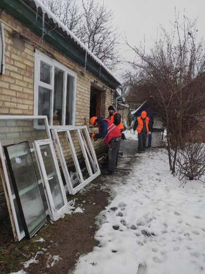 На Київщині триває відновлення будинків, пошкоджених уламками російських ракет На Київщині триває відновлення будинків, пошкоджених уламками російських ракет