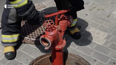 В Одесі перевірили пожежні гідранти: як це відбувалося і що знайшли рятувальники В Одесі перевірили пожежні гідранти: як це відбувалося і що знайшли рятувальники