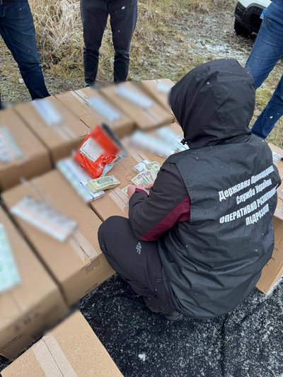 17 ящиків сигарет прикордонники виявили у автомобілі неподалік кордону з Угорщиною 17 ящиків сигарет прикордонники виявили у автомобілі неподалік кордону з Угорщиною