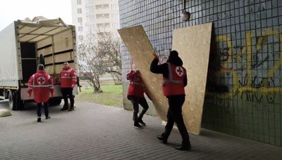 У Черкасах уламки "шахеда" влучили в балкон багатоповерхівки