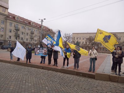 "Просимо міжнародні організації – знайдіть нам наших рідних". У Кропивницькому вийшли на акцію "Не мовчи! Полон вбиває" "Просимо міжнародні організації – знайдіть нам наших рідних". У Кропивницькому вийшли на акцію "Не мовчи! Полон вбиває"