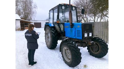 У Чернігові збільшили термін ув'язнення одному із чоловіків, які вбили знайомого та викрали його трактор для продажу У Чернігові збільшили термін ув'язнення одному із чоловіків, які вбили знайомого та викрали його трактор для продажу