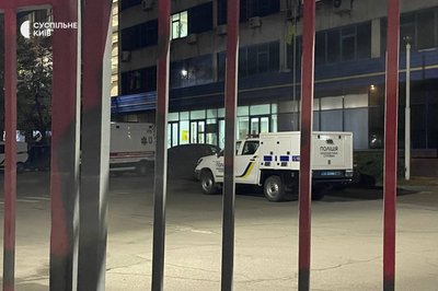 У Києві на пошті вибухнула посилка, 5 людей поранені У Києві на пошті вибухнула посилка, 5 людей поранені
