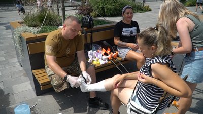 "Дві години життям пораненого військовослужбовця": у Чернігові пройшов експеримент на підтримку ветеранів з ампутацією "Дві години життям пораненого військовослужбовця": у Чернігові пройшов експеримент на підтримку ветеранів з ампутацією