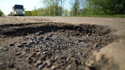 "Печінки відпадають": черкащани просять відремонтувати дорогу до Чигирина "Печінки відпадають": черкащани просять відремонтувати дорогу до Чигирина