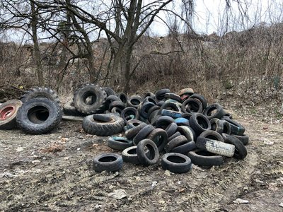 Допустили забруднення землі сміттям: двох столичних посадовців підозрюють у службовій недбалості Допустили забруднення землі сміттям: двох столичних посадовців підозрюють у службовій недбалості