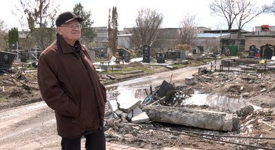 Поминальні дні серед руїн: як черкасці відновлюють могили рідних