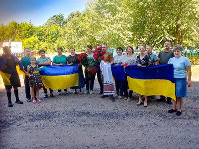 На Вінниччині зустріли звільненого з полону Сергія Кащука На Вінниччині зустріли звільненого з полону Сергія Кащука