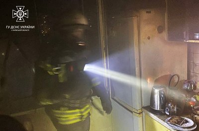 У Броварах зайнялась квартира через пригорілу їжу на плиті У Броварах зайнялась квартира через пригорілу їжу на плиті