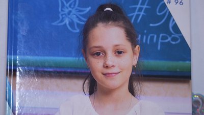 Роковини ДТП у Дніпрі, в якій загинула 10-річна дівчинка. На якому етапі суд та що кажуть рідні загиблої й обвинувачених