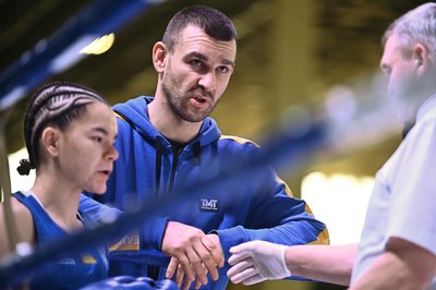 Черкаські боксери привезли дев'ять нагород із чемпіонату України Черкаські боксери привезли дев'ять нагород із чемпіонату України