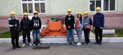 Студенти й викладачі коледжу на підприємстві Студенти й викладачі коледжу на підприємстві