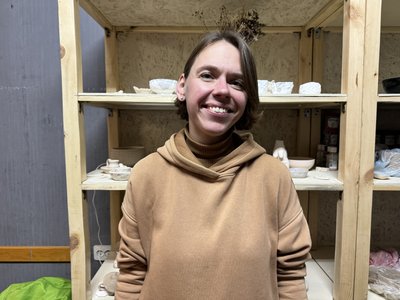 “В гончарстві мені є куди рости”. У Сумах відновила роботу керамічна майстерня “В гончарстві мені є куди рости”. У Сумах відновила роботу керамічна майстерня