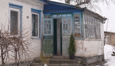 Історія жінки, яка продала машину, аби купити хатину в селі на Черкащині Історія жінки, яка продала машину, аби купити хатину в селі на Черкащині
