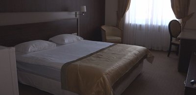 Вид на Майдан Незалежності та укриття на глибині чотирьох поверхів: як виглядає приватизований готель "Україна" Вид на Майдан Незалежності та укриття на глибині чотирьох поверхів: як виглядає приватизований готель "Україна"