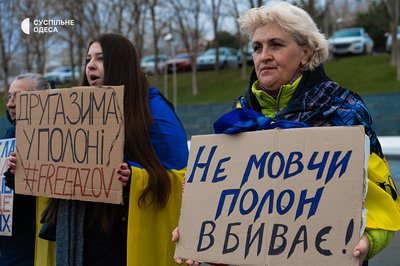 "Поверніть героїв з полону": в Одесі відбулась акція рідних українських захисників, яких утримує РФ "Поверніть героїв з полону": в Одесі відбулась акція рідних українських захисників, яких утримує РФ