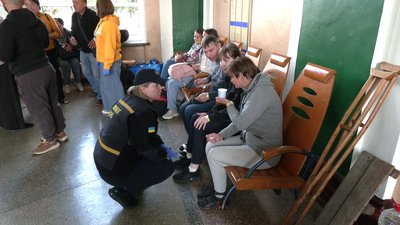 Через війну залишили рідні домівки: на Рівненщині прийняли п'ятий потяг з Донеччини Через війну залишили рідні домівки: на Рівненщині прийняли п'ятий потяг з Донеччини