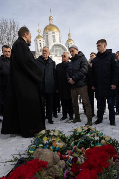 "Я оплакую кожне життя". Президент Австрії відвідав Бучу "Я оплакую кожне життя". Президент Австрії відвідав Бучу