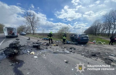 На Київщині зіткнулися три автівки: одна людина загинула, двоє у лікарні На Київщині зіткнулися три автівки: одна людина загинула, двоє у лікарні