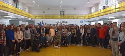 У Житомирі студентів навчали стрільбі з лазерної зброї, техніці самооборони і протимінній безпеці У Житомирі студентів навчали стрільбі з лазерної зброї, техніці самооборони і протимінній безпеці