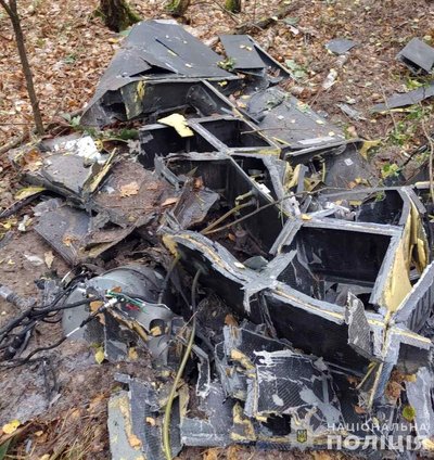 Поліція Житомирщини знешкодила нерозірвану бойову частину російського безпілотника Поліція Житомирщини знешкодила нерозірвану бойову частину російського безпілотника