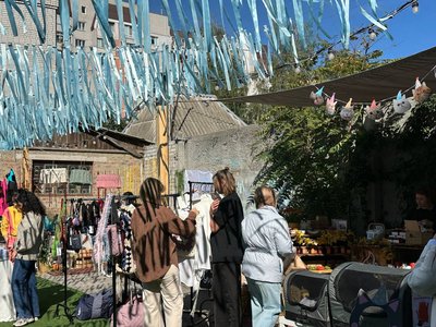 Речі з користю: у Черкасах збирали кошти на дрони під час доброчинного розпродажу Речі з користю: у Черкасах збирали кошти на дрони під час доброчинного розпродажу