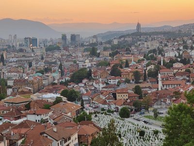 Панорама Сараєва, столиці Боснії та Герцеговини. "Одна справа мати любов у собі, а інша справа — вміти цю любов любити". Розмова з Катериною Калитко Панорама Сараєва, столиці Боснії та Герцеговини. "Одна справа мати любов у собі, а інша справа — вміти цю любов любити". Розмова з Катериною Калитко