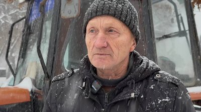 Ненормований робочий день: як переселенець із прикордоння прибирає Глухів Ненормований робочий день: як переселенець із прикордоння прибирає Глухів