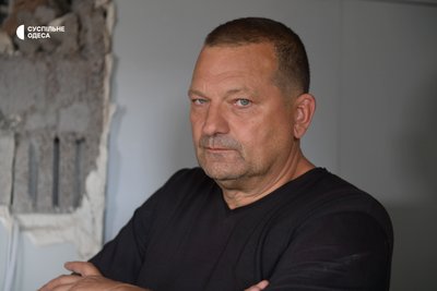 «У даху дірка»: мешканці пошкодженої під час атаки РФ багатоповерхівки в Одесі розповіли про момент удару «У даху дірка»: мешканці пошкодженої під час атаки РФ багатоповерхівки в Одесі розповіли про момент удару