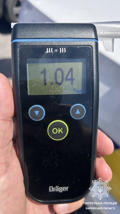 На Салтівці у Харкові нетверезий водій врізався у припарковане авто На Салтівці у Харкові нетверезий водій врізався у припарковане авто