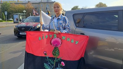 «Віримо, надіємося, чекаємо»: у Черкасах відбулася акція «Не мовчи — полон вбиває» «Віримо, надіємося, чекаємо»: у Черкасах відбулася акція «Не мовчи — полон вбиває»