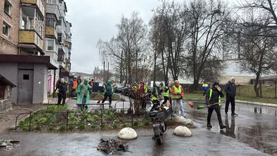 Війська РФ вдарили по п'ятиповерхівці в Конотопі Війська РФ вдарили по п'ятиповерхівці в Конотопі