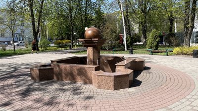 Фонтан в центрі Полтави можуть закрити: ремонт відкладають Фонтан в центрі Полтави можуть закрити: ремонт відкладають