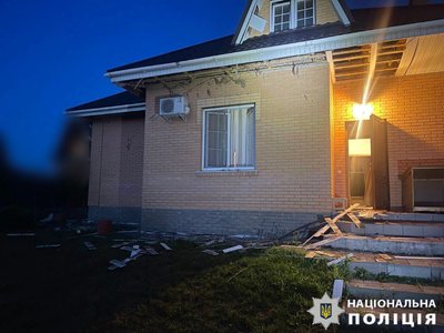 Нічна атака "шахедів" на Київщині: пошкоджені будинки у 4 районах області Нічна атака "шахедів" на Київщині: пошкоджені будинки у 4 районах області