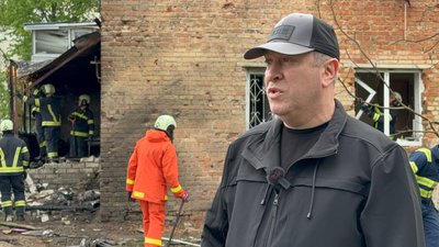 "Не думала, що в цю чотириповерхівку колись прилетить": Черкаси долають наслідки атаки "шахедів" "Не думала, що в цю чотириповерхівку колись прилетить": Черкаси долають наслідки атаки "шахедів"