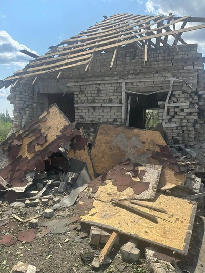 Армія РФ скинули 500-кілограмову бомбу на Словʼянськ: є поранений