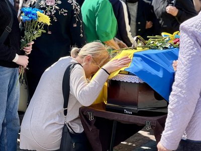 З військовими Андрієм Ничипорчуком та Артемом Тітковим попрощалися у Рівному З військовими Андрієм Ничипорчуком та Артемом Тітковим попрощалися у Рівному