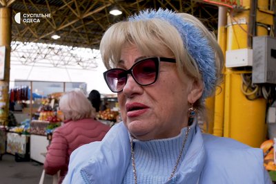 "Шовкова хустка і прикраси": що одягають цього сезону одеситки літнього віку "Шовкова хустка і прикраси": що одягають цього сезону одеситки літнього віку