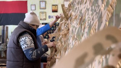 Економить час та кошти: в Умані волонтери зробили станок, що полегшить виготовлення маскувальних сіток Економить час та кошти: в Умані волонтери зробили станок, що полегшить виготовлення маскувальних сіток