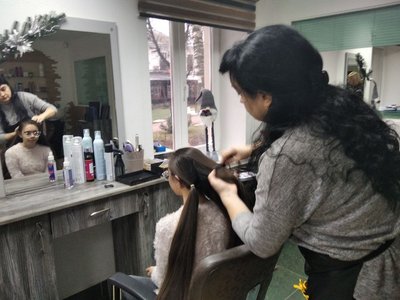 Обрізала та продала волосся заради перемоги: 13-річна школярка з Житомирщини перерахувала на потреби ЗСУ 6500 гривень Обрізала та продала волосся заради перемоги: 13-річна школярка з Житомирщини перерахувала на потреби ЗСУ 6500 гривень