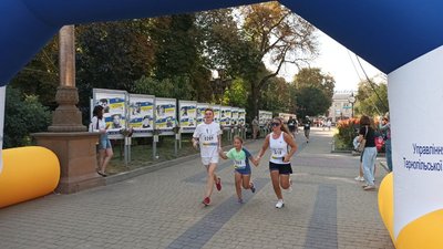 У Тернополі влаштували забіг "Шаную воїнів, біжу за героїв України" У Тернополі влаштували забіг "Шаную воїнів, біжу за героїв України"