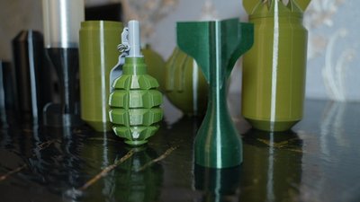 "На фронті це розхідний матеріал": вінничанин з друзями допомагає військовим за допомогою 3D-принтерів "На фронті це розхідний матеріал": вінничанин з друзями допомагає військовим за допомогою 3D-принтерів