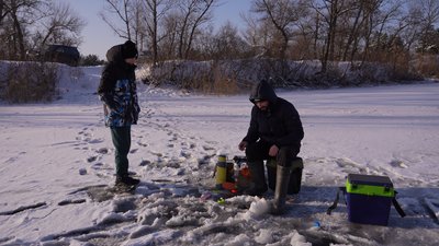 Від початку року загинули 5 людей. Дніпровські рятувальники розповіли, як врятуватися, якщо провалилися під кригу Від початку року загинули 5 людей. Дніпровські рятувальники розповіли, як врятуватися, якщо провалилися під кригу